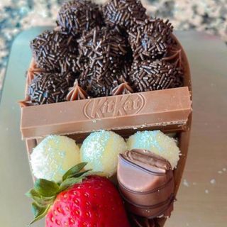 Ovo de colher ninho e brigadeiro 400g