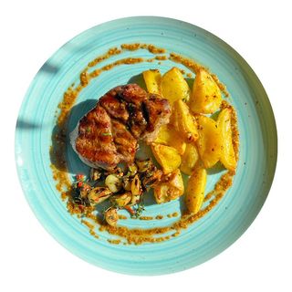 Стейк зі свинини з картопляними частками (370 г)