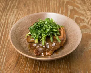OSSOBUCO CON POLENTA E ASPARAGI VERDI