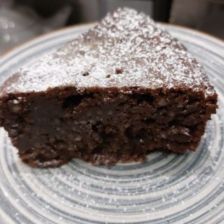 Caprese al cioccolato con gelato al latte