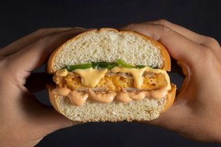 Cheese Fuego Macaroni Burger