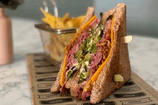 Sándwich de Pastrami