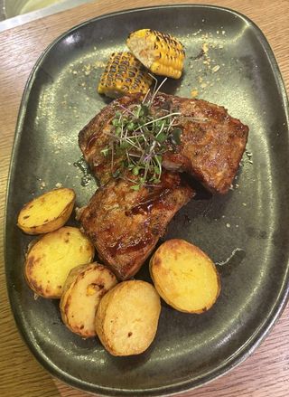 Глазирани свински ребра