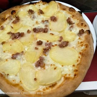 Patate e salsiccia  bianca