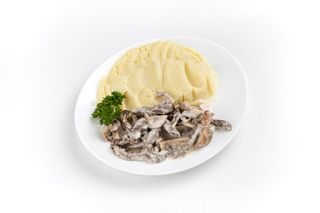  Бефстроганов с картофельным пюре