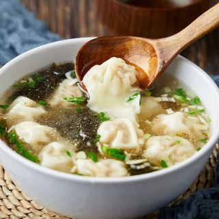 云吞汤 肉Sopa de wan tun relleno de carne