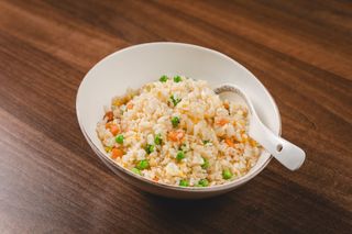 36a. Pržena riža sa povrćem i jajima