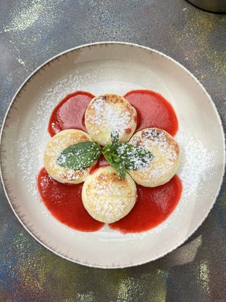 Сирники з ягідним кюлі (180г)