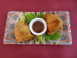 Veg. Samosas (2 Uds.)