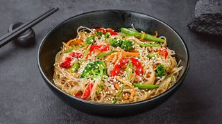 Локшина рисова з овочами