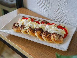 Міні-панкейки з полуницею, нутеллою та маскарпоне (210g)