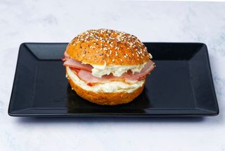 Kajmak bagel