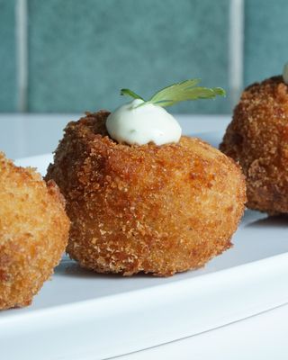 Croquetas De Queso De Cabra, Pera y Nueces (4 UD)