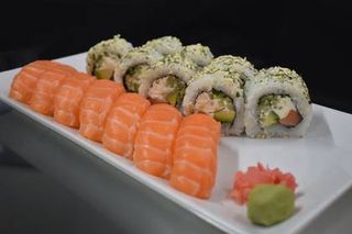 Dashi Salmon 7 & Roll (416g)