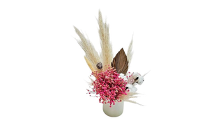 Dried flower arrangement