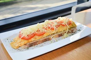 Omlet sa piletinom i povrćem