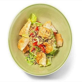 Салат киноа по-гречески