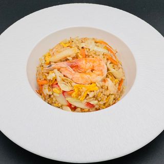 38. Riso saltato con frutti di mare e uova