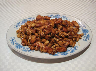 168. Пиле с фъстъци