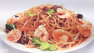 Chau Min de Gambas com Legumes