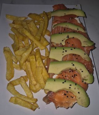 TOSTA DE SALMÓN C/ AGUACATE