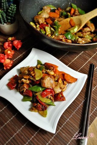 2182 Пилешко по императорки с фъстъци (700г)