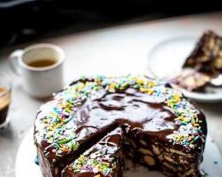 Домашна бисквитена торта (250г)