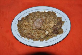 54. Пържен ориз с три вида месо (700г)