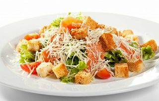 Салат Цезар з лососем (250г)