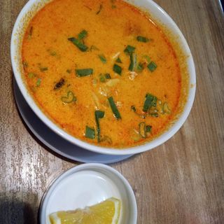 Zupa Tom Yum z tofu