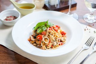 Spaghetti alla Chitarra cu fructe de mare în sos de unt