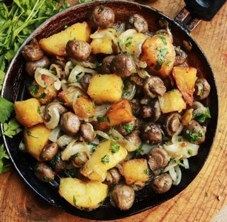 სოკოს ოჯახური/Ojakhuri with Mushroom