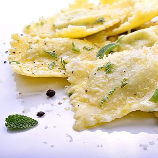 Raviolo Genovese con Olio Tartufato e Parmigiano