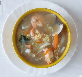 23 Brodo di ramen con pesce
