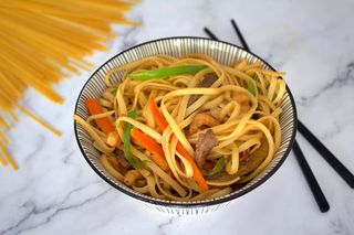 Comida china de tallarines