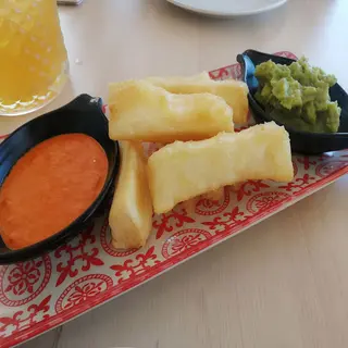 Yuca Frita Mojo Picón Y Guacamole