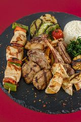 გრილზე შემწვარი ხორცის ასორტი