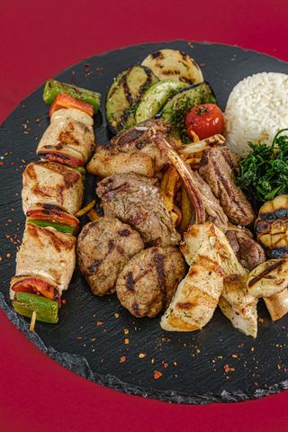 გრილზე შემწვარი ხორცის ასორტი