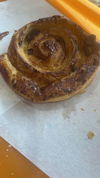 Girella marmellata e uva passa