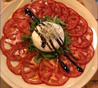 Ensalada De Tomate Y Burattina