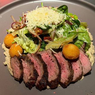 Стейк салат з яловичиною