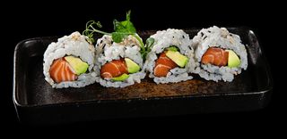 Uramaki De Salmón (4 Pzas.)