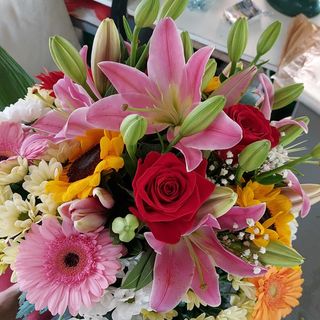 Bouquet con Rose, Gerbere e fiori misti medio