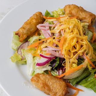 Combo De Rollos Con Ensalada