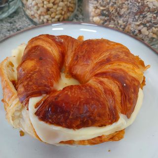 Croissant De Queso