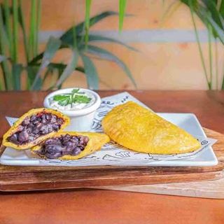 Empanada de Caraotas