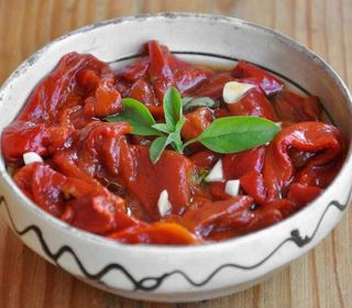 Salată de ardei copți