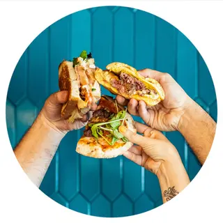 2 Sandwiches + 2 Bebidas