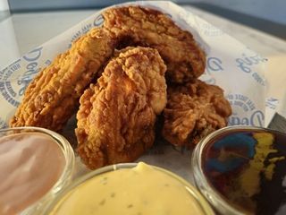 CRISPY CHICKEN WINGS / КРИЛЬЦЯ КУРЯЧІ CRISPY З СОУСОМ