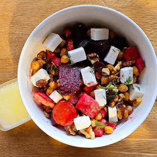 Salata de radacinoase cu naut, nuca si feta vegetala 350 gr - fara gluten
